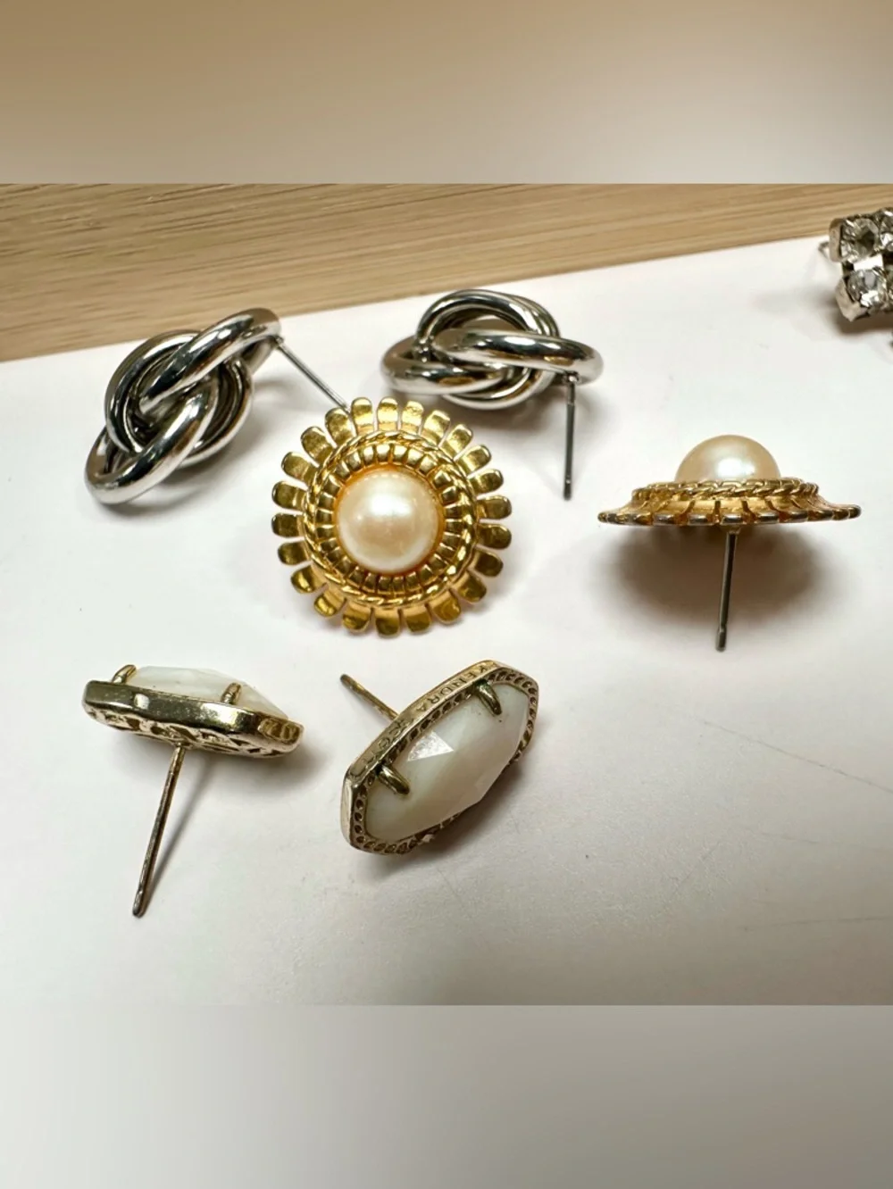 ❤️Earring Essentials Bundle (including MOP Kendra Scott Studs!) - 16 pairs - Picture 13 of 15